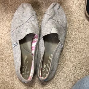 Grey Toms